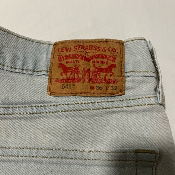 Levi’s Light Wash Men's Jeans - Picture 5 of 6